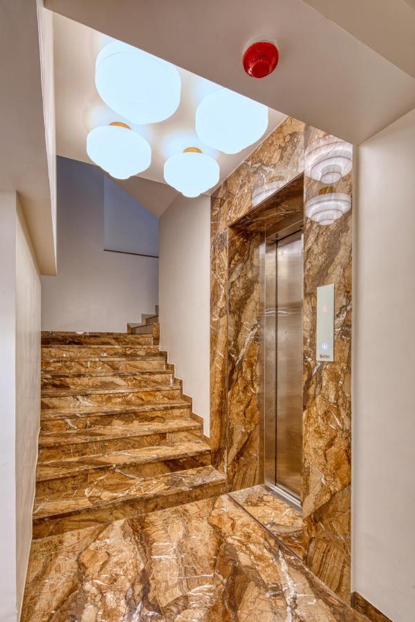 Hotel Ariana Residency Мумбаи Экстерьер фото