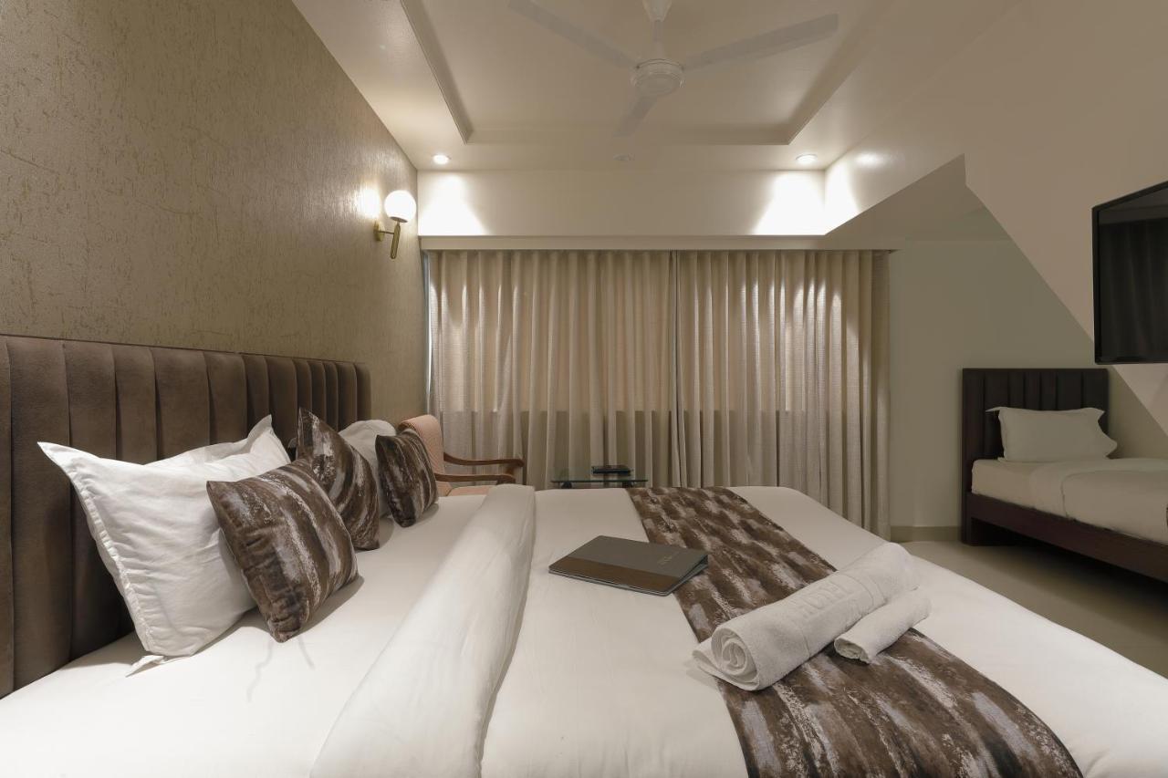 Hotel Ariana Residency Мумбаи Экстерьер фото