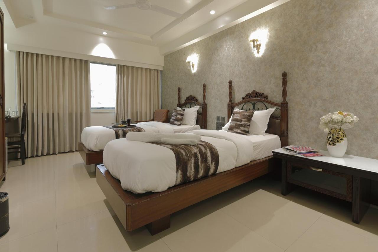 Hotel Ariana Residency Мумбаи Экстерьер фото