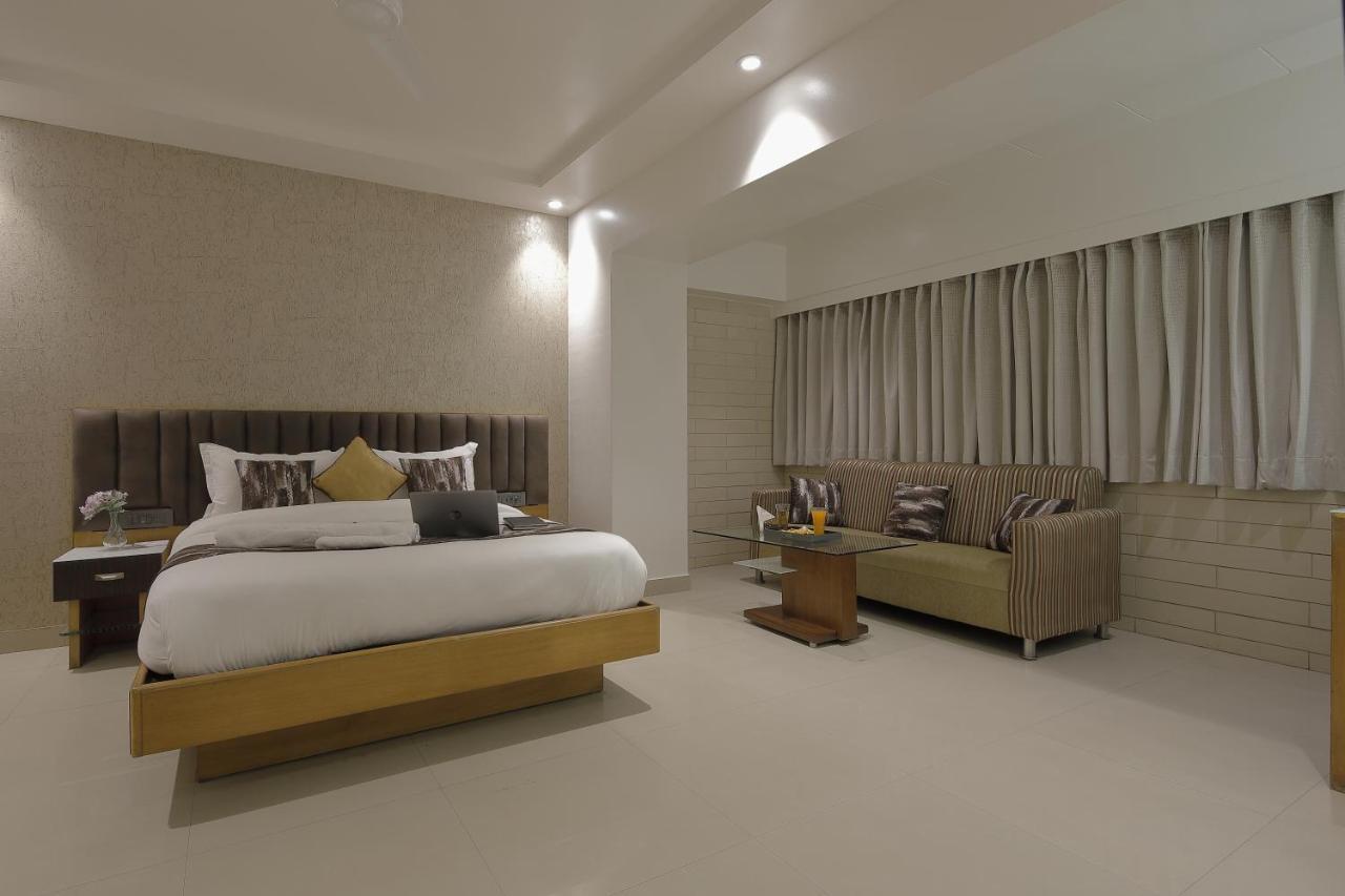 Hotel Ariana Residency Мумбаи Экстерьер фото