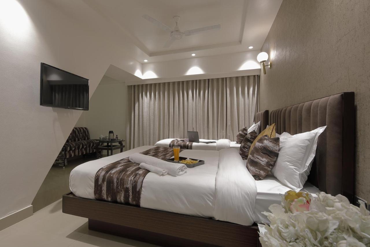 Hotel Ariana Residency Мумбаи Экстерьер фото