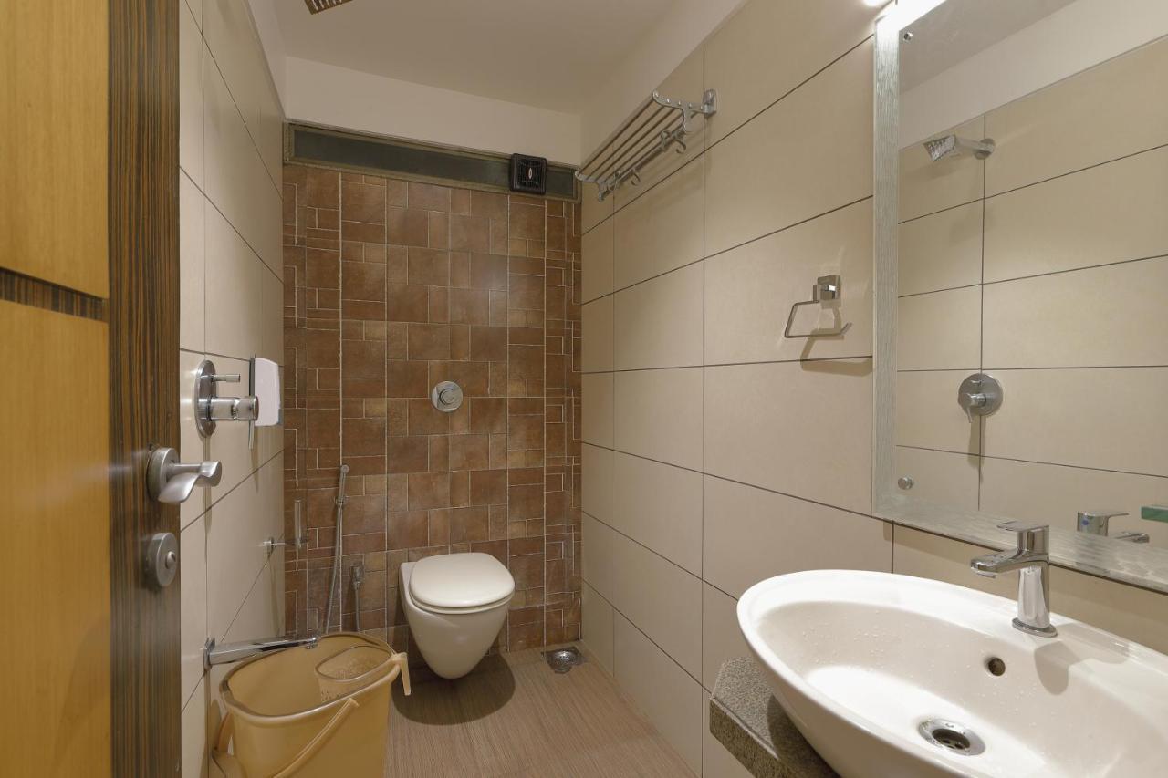 Hotel Ariana Residency Мумбаи Экстерьер фото