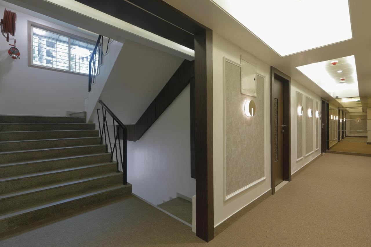 Hotel Ariana Residency Мумбаи Экстерьер фото