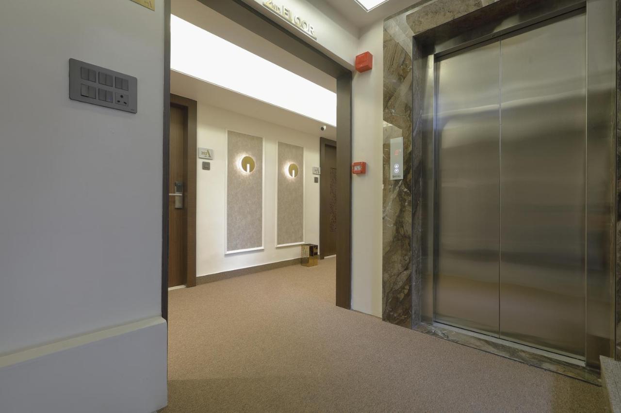 Hotel Ariana Residency Мумбаи Экстерьер фото